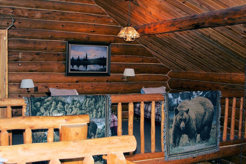 Wise Old Hunter Lodge Anchor Point Szoba fotó