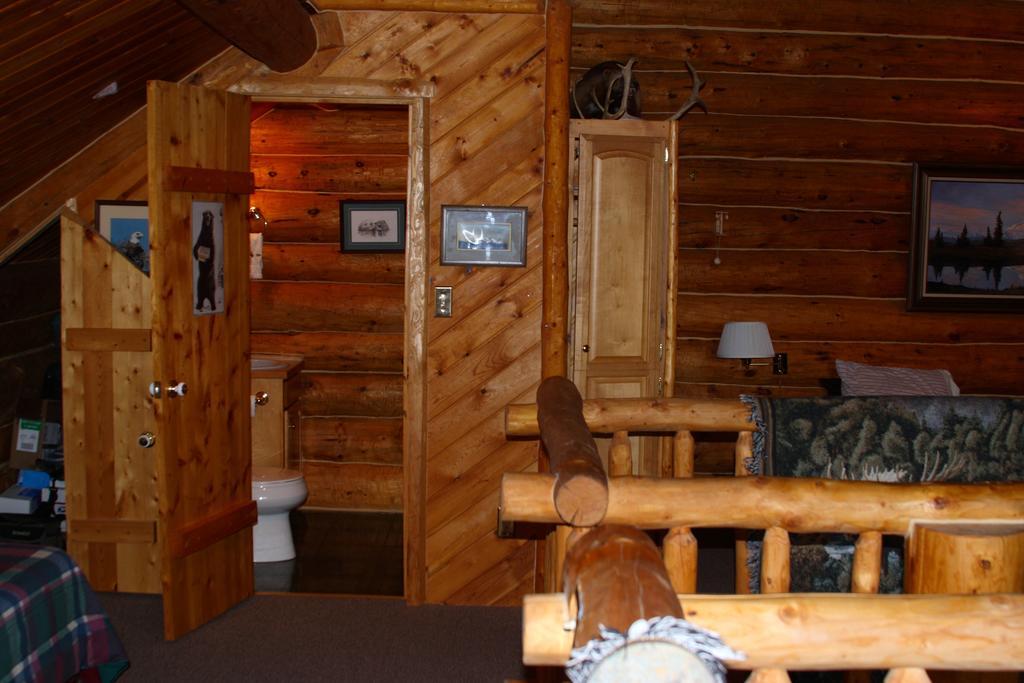 Wise Old Hunter Lodge Anchor Point Szoba fotó