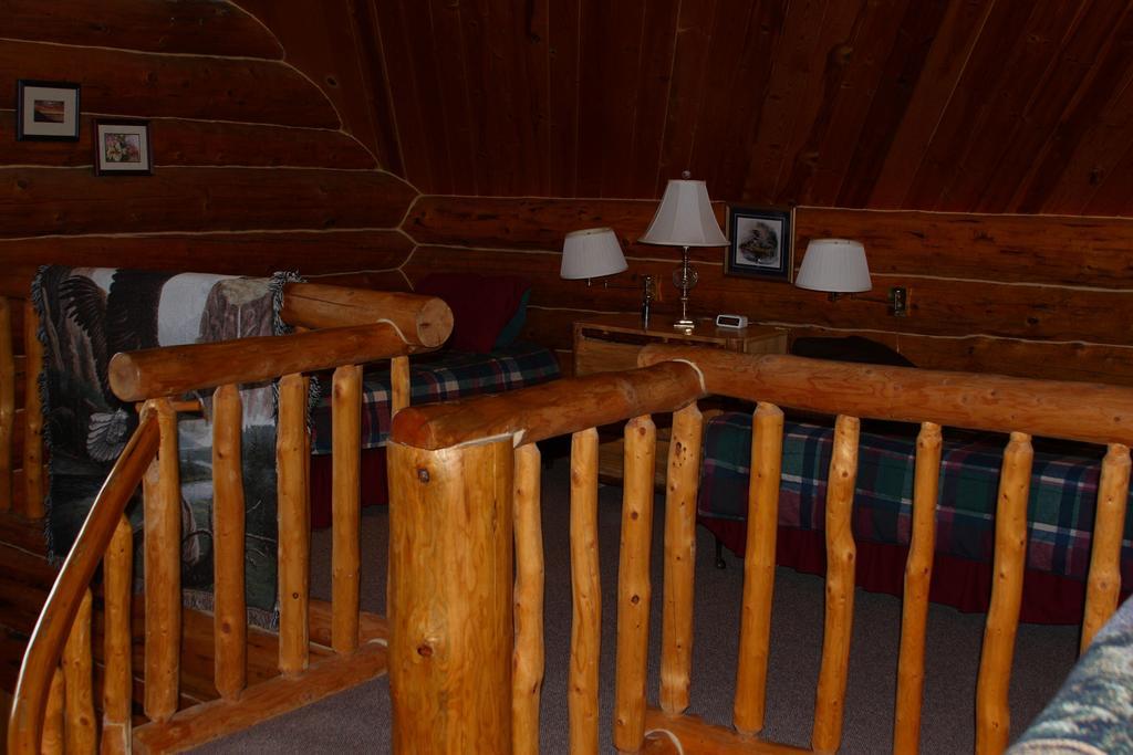 Wise Old Hunter Lodge Anchor Point Szoba fotó
